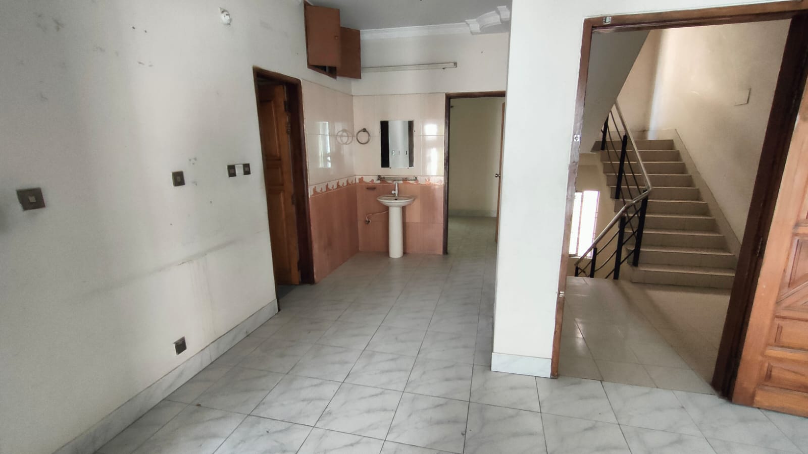 Flat for sale at Kathalbagan